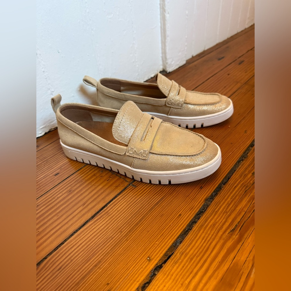 Vionic Womens Uptown Loafer in Gold Leather, Size: 8